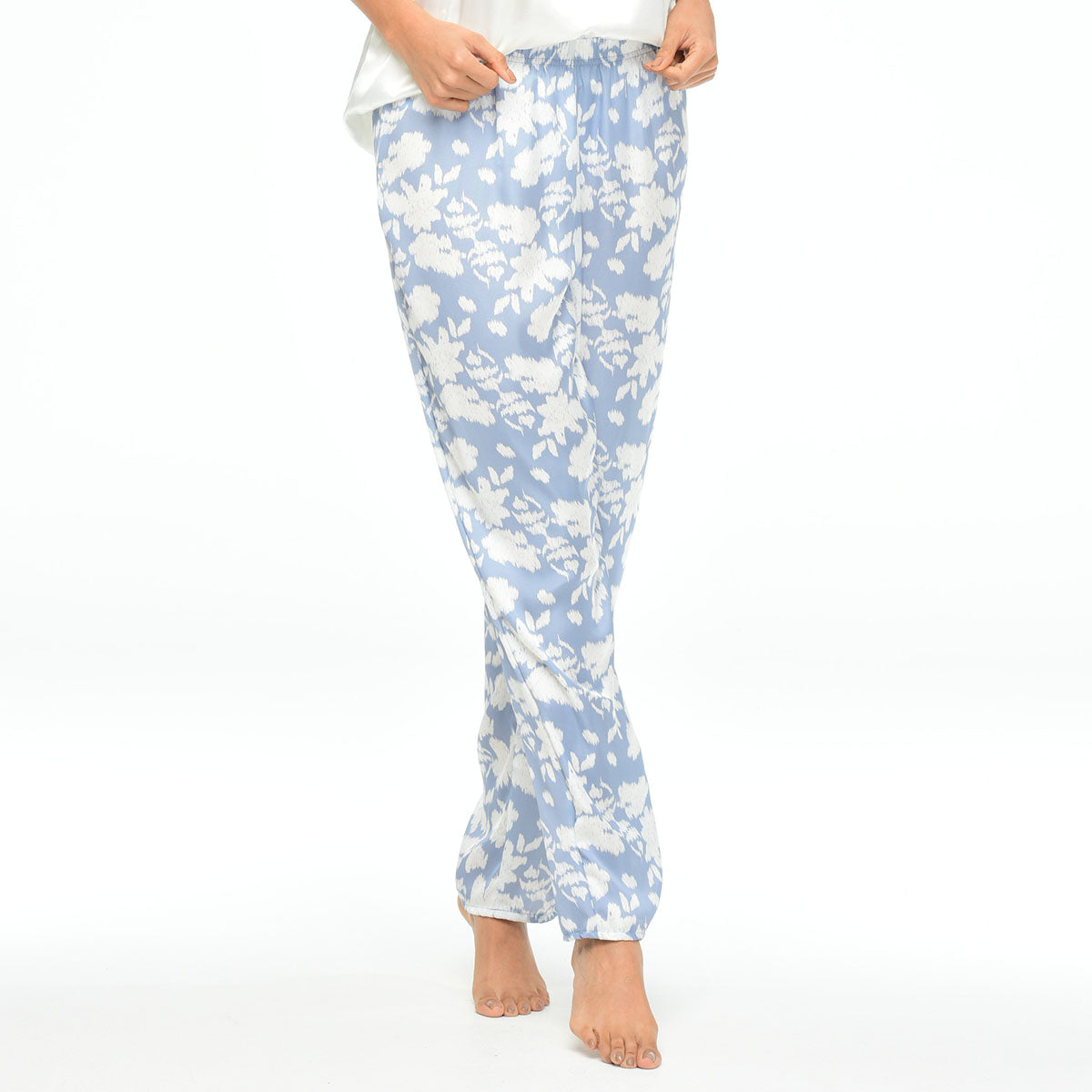 PANTALÓN DE PIJAMA EN SATÍN CON ELÁSTICO EN CINTURA AZUL FLORAL