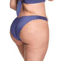 PANTY DE VESTIDO DE BAÑO CON MACRAMÉ EN LATERALES