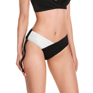 PANTY DE VESTIDO DE BAÑO CON CORTE DELANTERO NEGRO