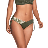 PANTY DE VESTIDO DE BAÑO CON CORTE DELANTERO VERDE MANGLAR